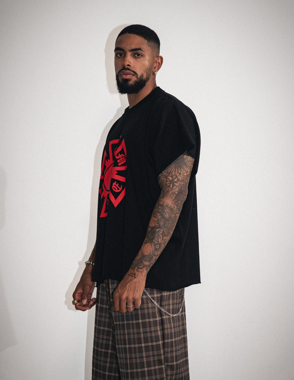 OMERTA SLEEVELESS BOXY TEE